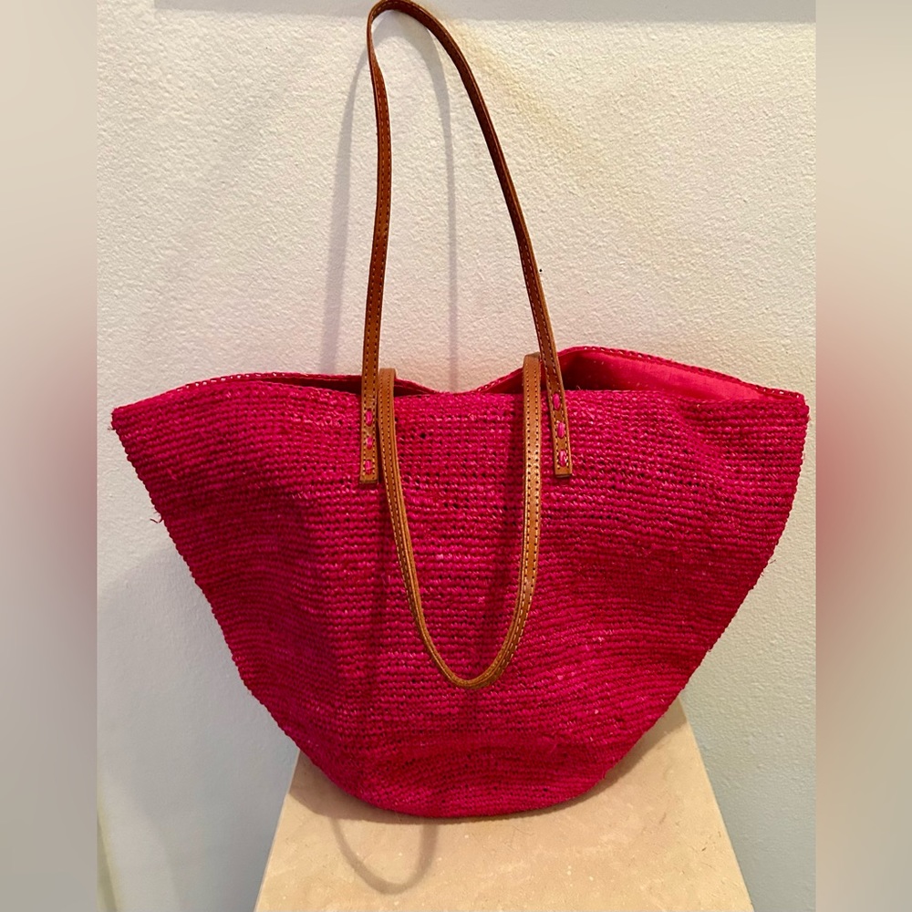 Fusia basket weave bag with leather handles.